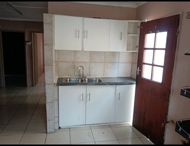 3 BEDROOM FREESTANDING TO LET IN WOODVIEW